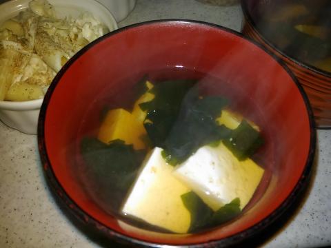 豆腐とワカメの澄まし汁
